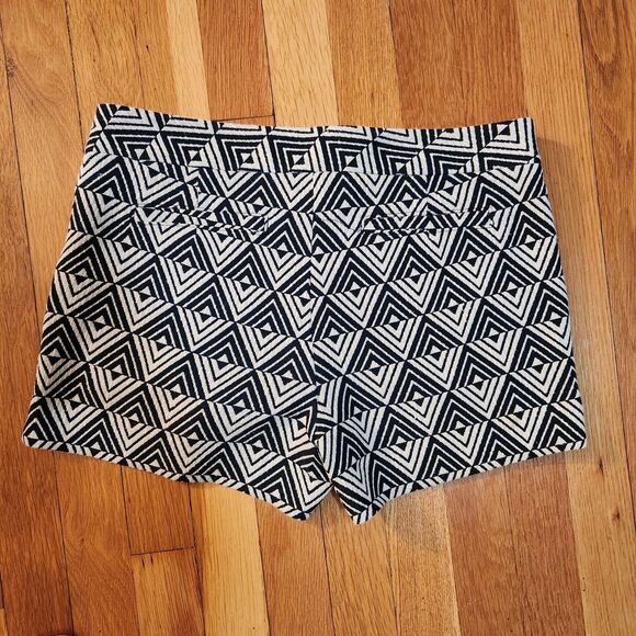 Trina Turk Black & White Flat Front Geometric Pattern Shorts, Sz 4 - Picture 3 of 8